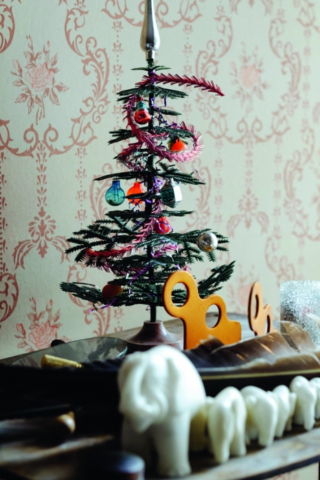 «Квартиру» готовили десятки художников, в том числе студенты курса Эдуарда Кочергина