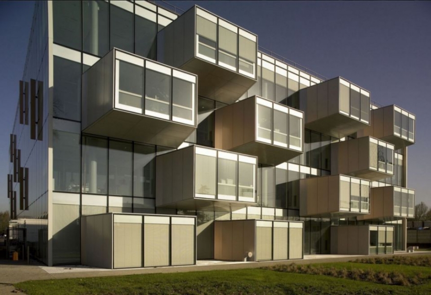 Студия Валода и Пистра проектировала штаб-квартиры крупных международных компаний: Air France, Shell и Johnson&Johnson