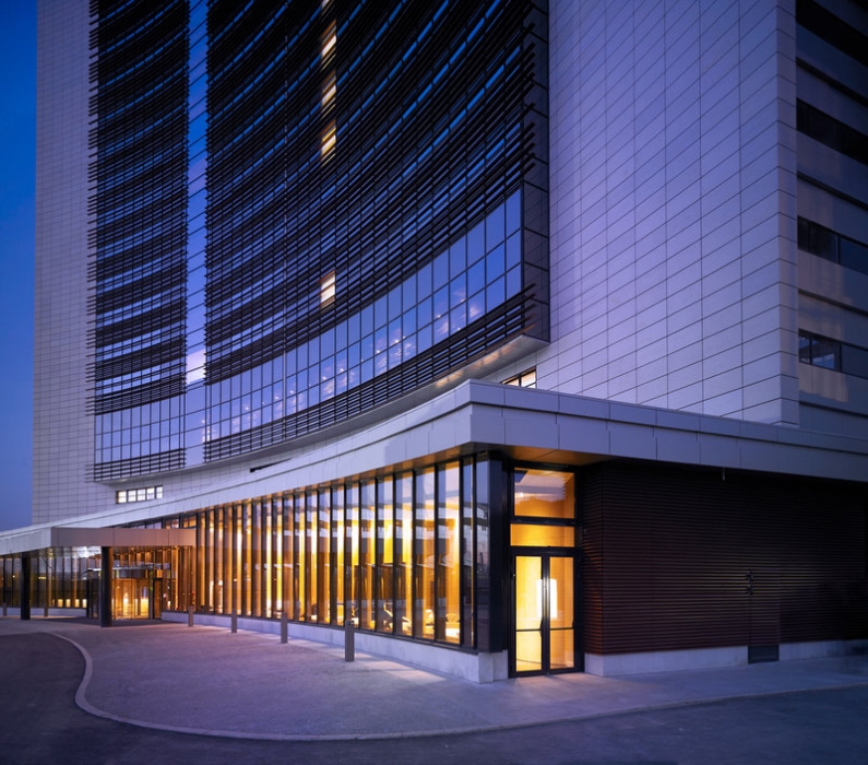 Пропуск в российский строительный мир архитектор Жан Пистр получил в 2009 году —когда построил пятизвездочный отель «Hyatt Regency Ekaterinburg». В