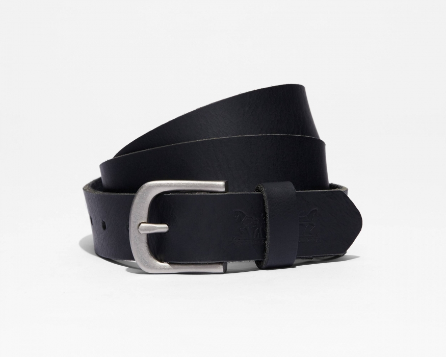 Мужской кожаный ремень Levi's, 2900 рублей (Levi's)