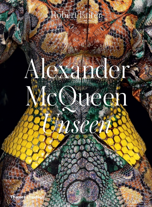 Книга «Alexander McQueen. Unseen», 7490 рублей («Республика»)