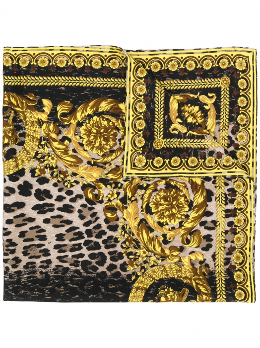 Платок Versace, 18 763 рубля (Farfetch)