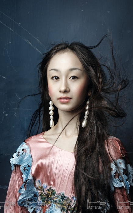 Жакет Tatyana Parfionova (Tatyana Parfionova), серьги Simone Rocha (DayNight)