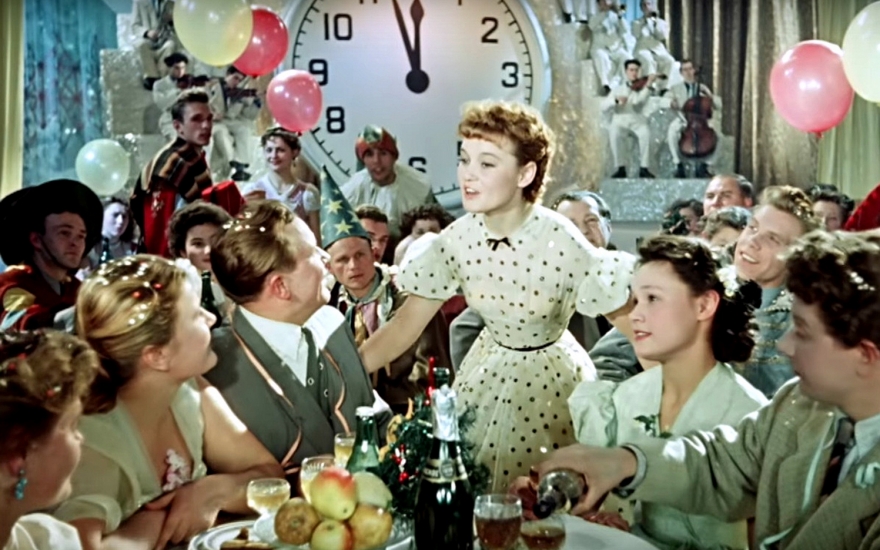 Кадр из фильма «Карнавальная ночь» (1956)