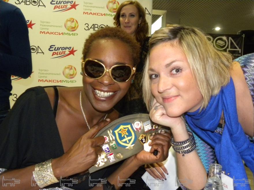 На фото - Британская певица и диджей Sonique, она же Соня Марина Кларк. Архив - концерт в Воронеже, сентябрь 2011.