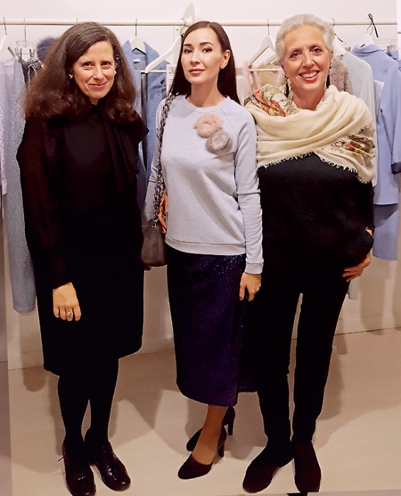 Коллекция Radadesign Atelier получила высокую оценку критиков моды и журналистов за сформированный вкус и актуальность. По их мнению, это самые важные