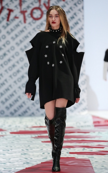 Маша Миногарова на показе Saint-Tokyo, Mercedes-Benz Fashion Week Russia-2017