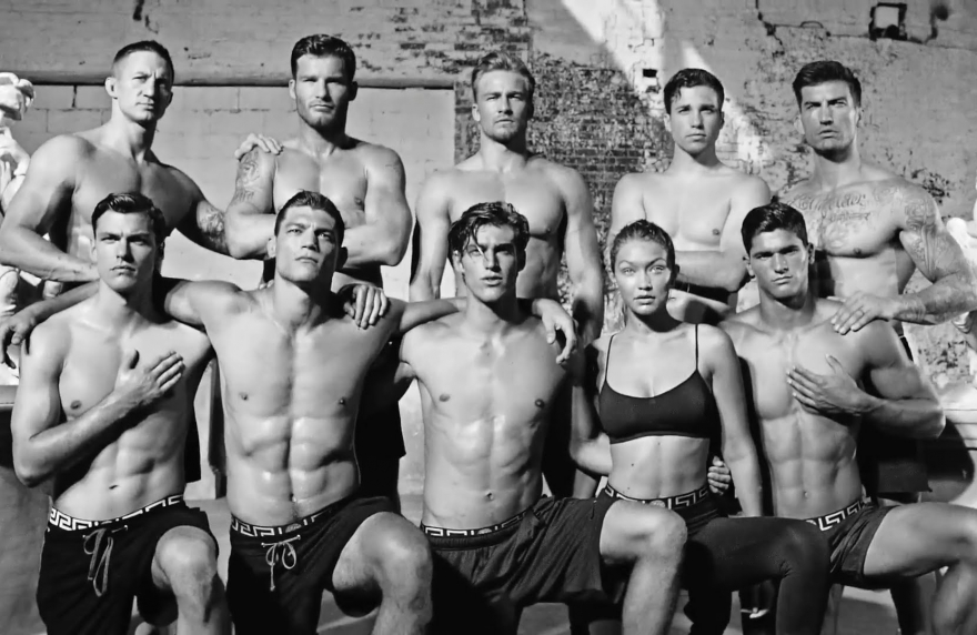 Рекламная кампания Versace с Джиджи Хадид, фото Брюса Вебера