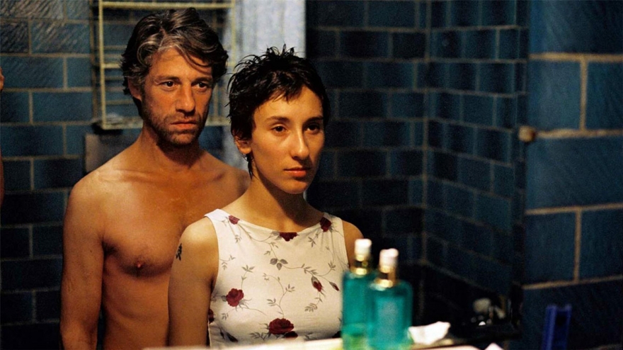 Gegen die Wand («Головой об стену»)21 января, 16:00 Фильм самого известного турецкого режиссера Фатиха Акина - о том, как молодая турчанка вышла замуж
