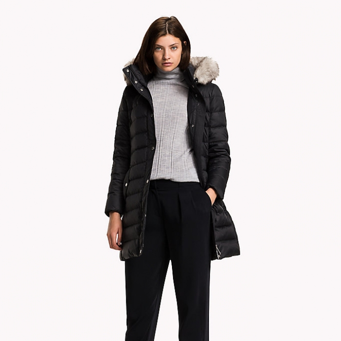 Пуховик Tommy Hilfiger, 12 995 рублей вместо 25 990 рублей