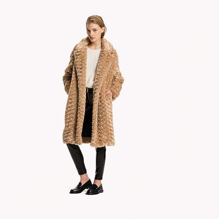 Пальто из искусственного меха Tommy Hilfiger,14 995 рублей вместо 29 990 рублей