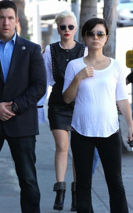 Леди Гага в платье Saint-Tokyo