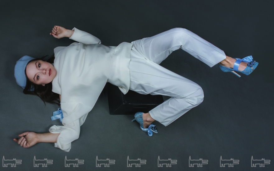 Блуза Tom Ford, брюки ESCADA, туфли Dolce & Gabbana (все — ДЛТ)