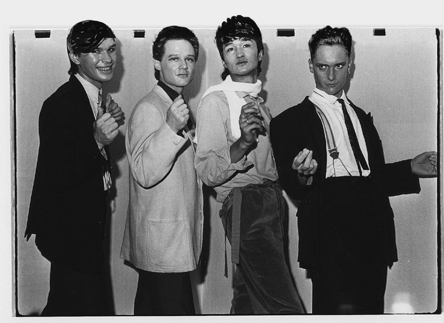 Снимок (Е-Е) Евгения Козлова группы «Кино», сделанный во время фотосессии в галерее АССА. 1984. На основе этого снимка он сделал фотоколлаж для