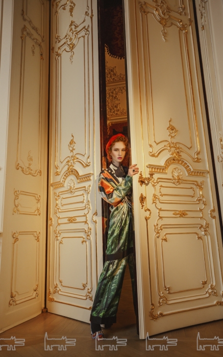 На Софье Бутусовой: блуза Gucci, топ 3.1 Phillip Lim, жакет и брюки Dries Van Noten, ремень Roberto Cavalli, туфли Dolce & Gabbana (все — ДЛТ)