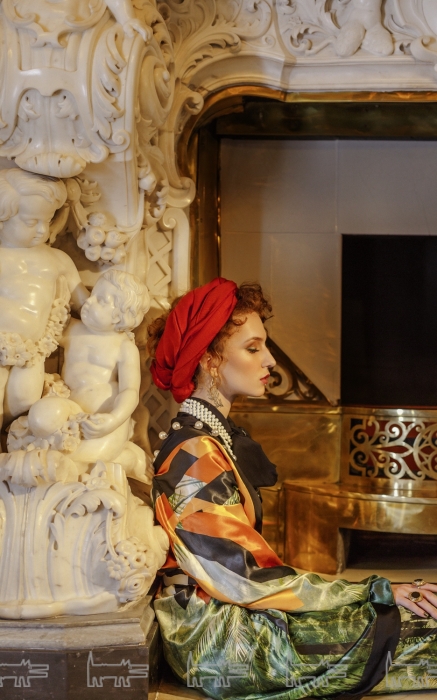 На Софье Бутусовой: блуза Gucci, топ 3.1 Phillip Lim, жакет и брюки Dries Van Noten, ремень Roberto Cavalli, туфли Dolce & Gabbana (все — ДЛТ)