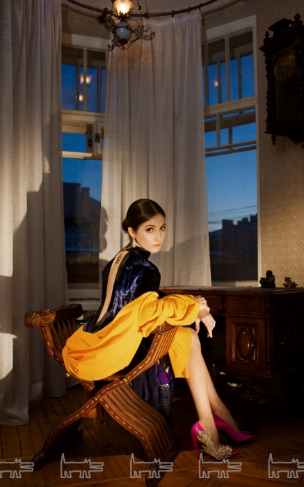 На Кате Альтовой: платье No. 21, платье Zadig & Voltaire, туфли Balenciaga (все — ДЛТ), топ Maison Margiela (Au Pont Rouge), жакет Bondarev («Соня