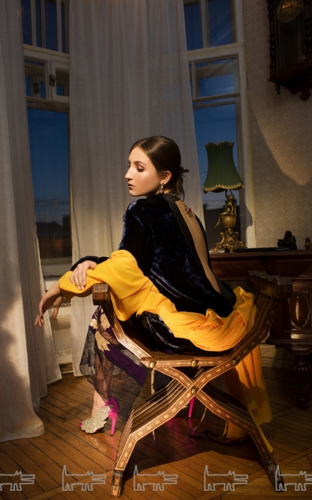 На Кате Альтовой: платье No. 21, платье Zadig & Voltaire, туфли Balenciaga (все — ДЛТ), топ Maison Margiela (Au Pont Rouge), жакет Bondarev («Соня