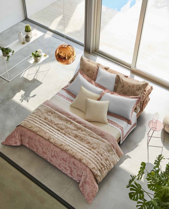 Линия Floral Brigade, Romantic Aura