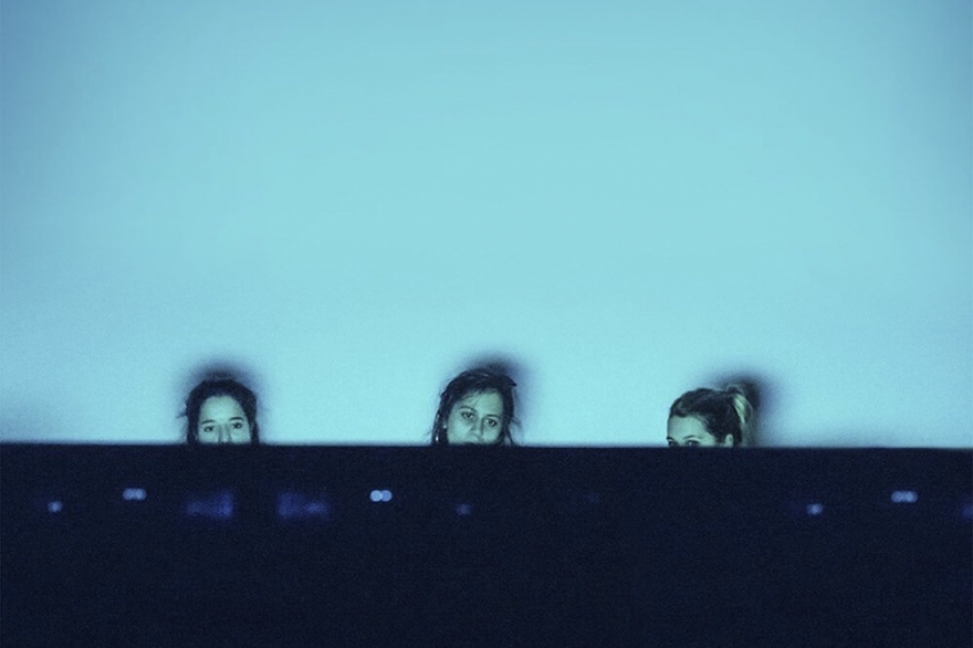 Пятница, 9 февраляВ «Углу» премьера — спектакль «Бывшая, школьная» по пьесе, которая вошла в шорт-лист драматургического конкурса PRO/ДВИЖЕНИЕ 2017 и