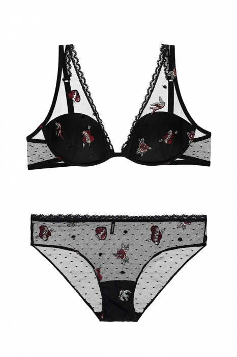 Tezenis, бюстгальтер 1399 рублей, трусы 549 рублей (Tezenis)