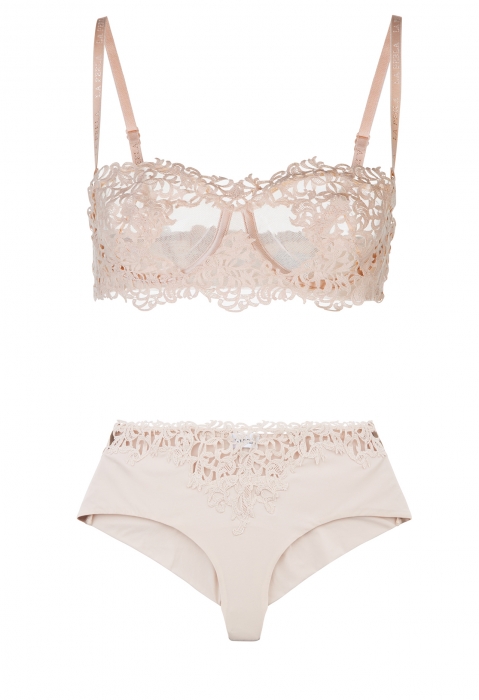 La Perla, бюстгальтер 41 230 рублей, трусы 18 480 рублей (La Perla)