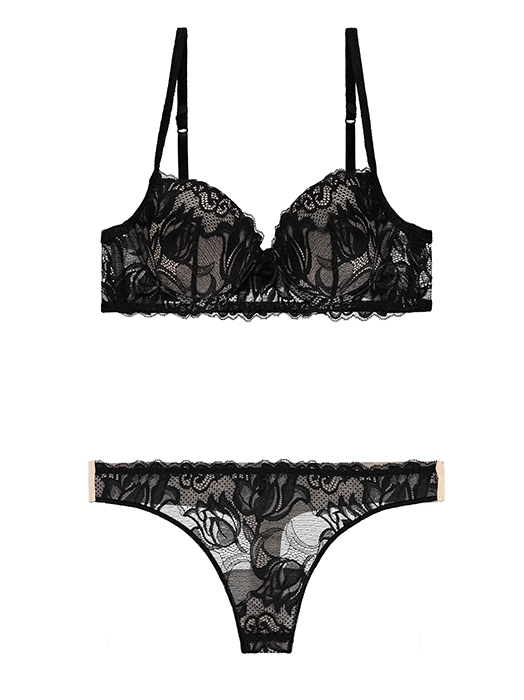 Tezenis, бюстгальтер 1399 рублей, трусы 499 рублей (Tezenis)