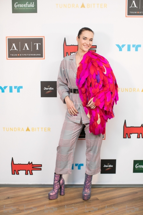 Саша Степанова в Amplituda Design на церемонии Best Dressed-2017