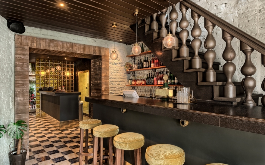 Интерьер бара Tawny