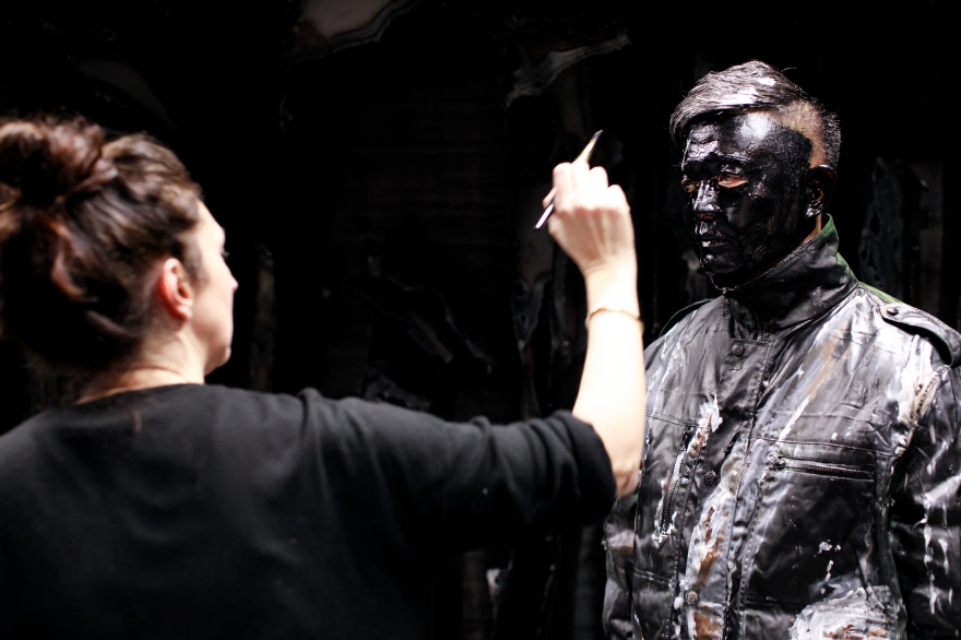 Копирайт для фотографий с перфомансом «Спрятаться в Эрарте»:Спрятаться в Эрарте © Эрарта