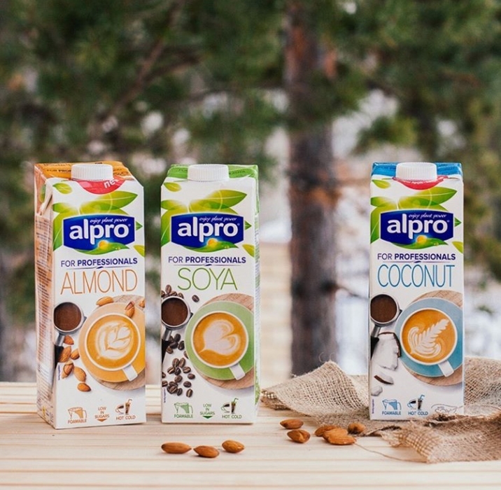 Молоко Alpro Кокосовое, миндальное, фундучное, овсяное, рисовое и соевое. Привычные мюсли или гранола на завтрак доступны и в пост. Просто замените