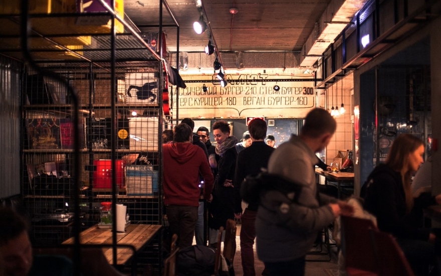 «Салют» — аналог новиковского «Farш» с бургерами и милкшейками по звонку