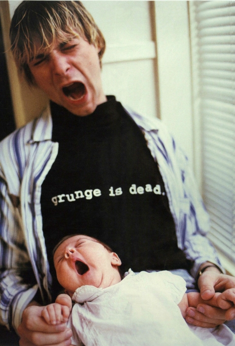 Курт с новорожденной дочерью Фрэнсис Бин Кобейн, 1992 год
