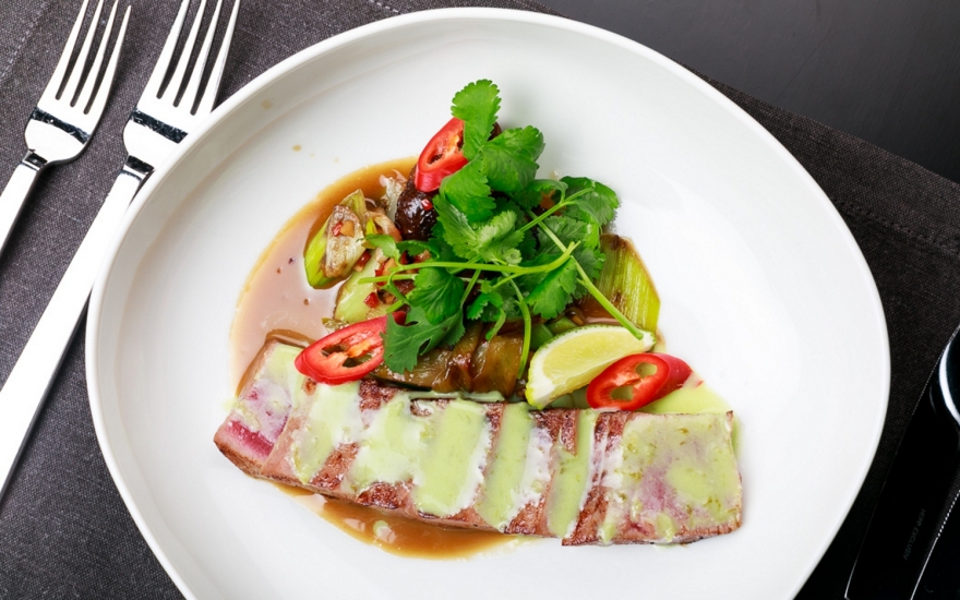 Татаки из тунца с грибами шитаке и васаби