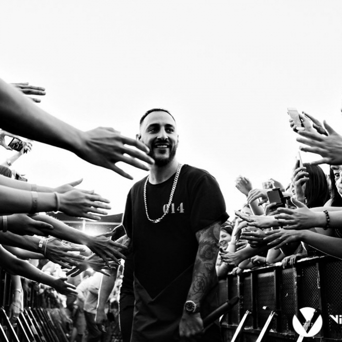 L'One в футболке kassmyass.zone