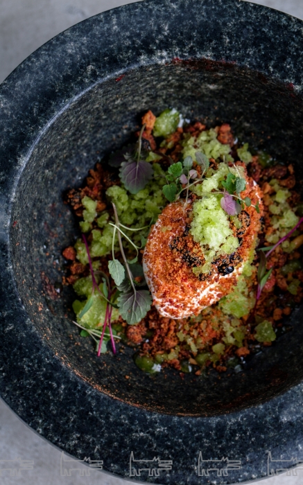 Сырное мороженое с кедровыми орехами, мятой и льдом из сельдерея с укропом