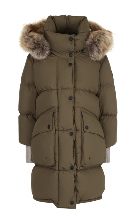 Женский пуховик Burberry, 135 000 рублей (ДЛТ)