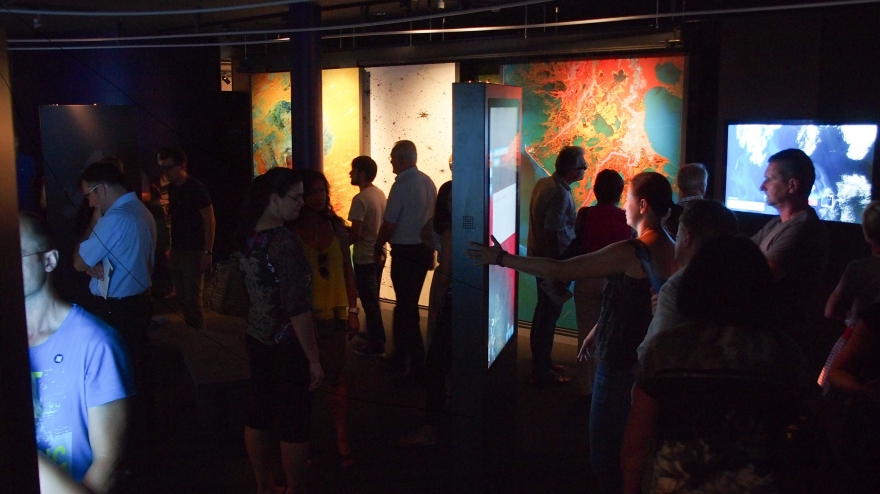 Экспозиция Spaceship Earth | Solutions в Ars Electronica Center