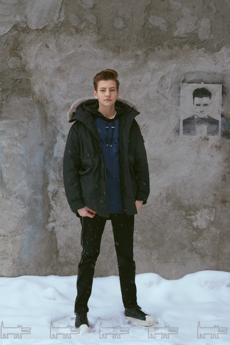 На Андрее: толстовка Balmain, куртка Stone Island, джинсы Alexander McQueen, кеды Rick Owens X Adidas