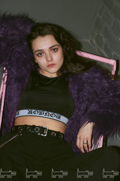 На Маше: шуба из секонд-хенда, топ «Волчок», брюки Monki