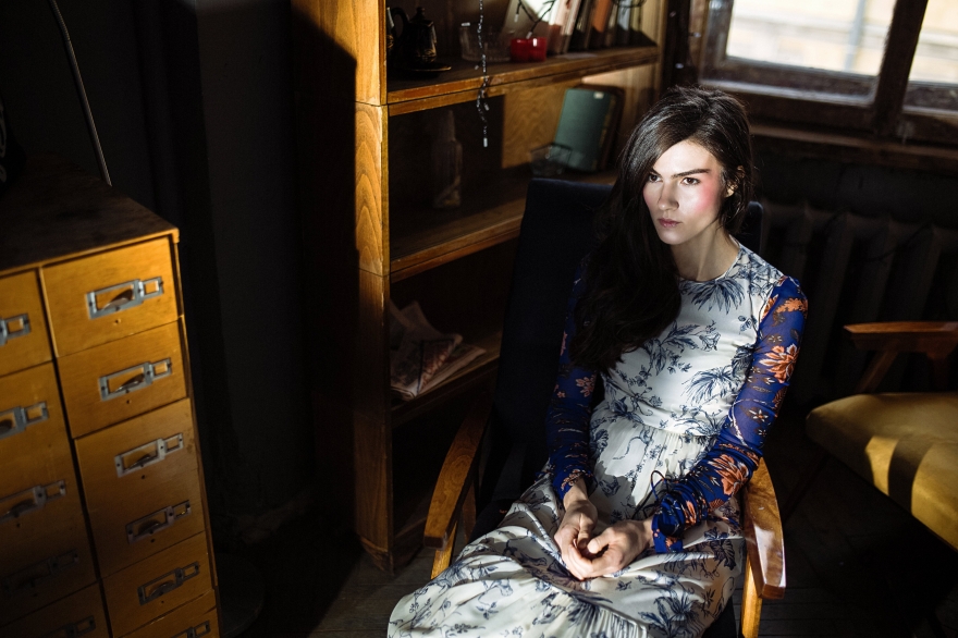 На Анелии: платье Diane Von Furstenberg, платье Red Valentino (Все — ДЛТ)