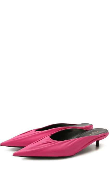 Balenciaga Кожаные мюли Knife на каблуке kitten heel, 51 250 руб.