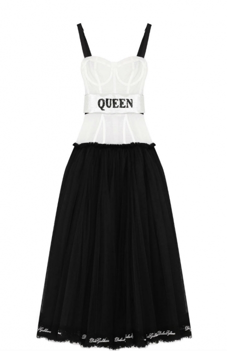 Dolce & Gabbana. Приталенное платье-миди с контрастным лифом и широким поясом,367 500 руб.