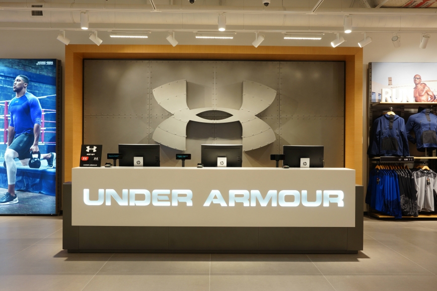 Under Armour магазин в СПБ. Under Armour Екатеринбург магазин. Магазин under Armour витрины. Under Armour Нижний Новгород магазин.