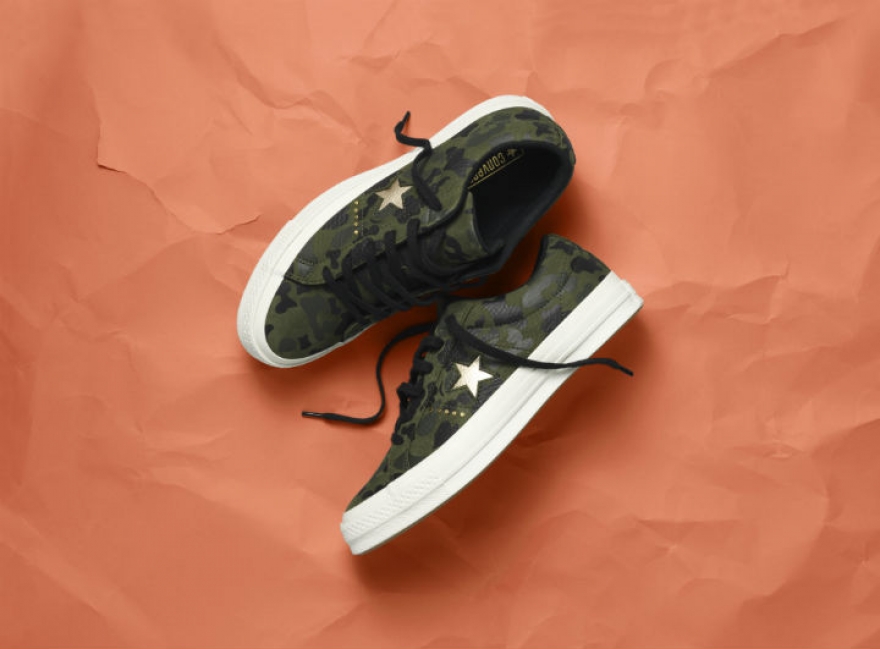 Камуфляжный принт и золото украшают как твиловые, так и кожаные кеды One Star