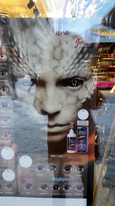 Персонаж Жени на витрине магазина в Стокгольме