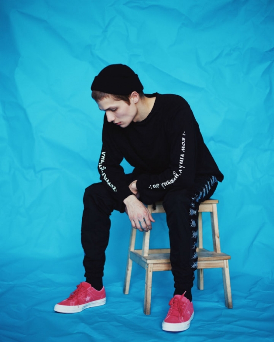 Модель и дизайнер стритвеар Антон Лисин (@antonlisin)