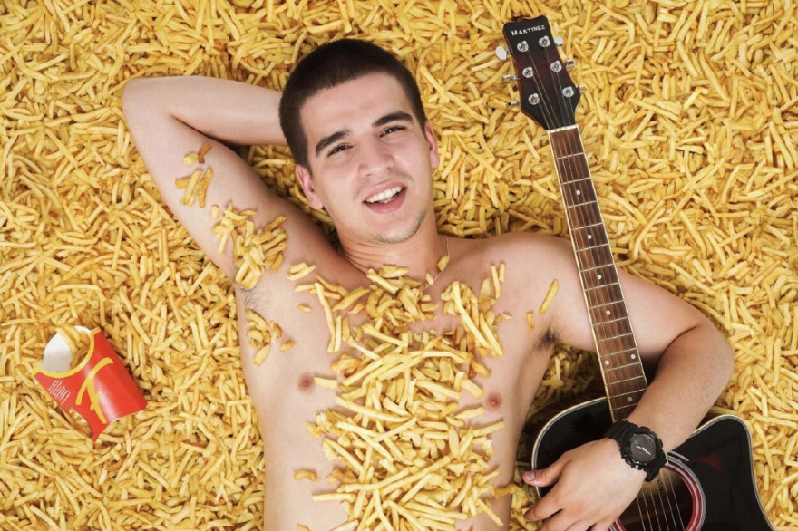 Суббота, 31 мартаВторой звездный час Феди Инсарова, он же Feduk, настал этой осенью благодаря коллаборации с Элджеем и их «Розовому вину». Но и прежде