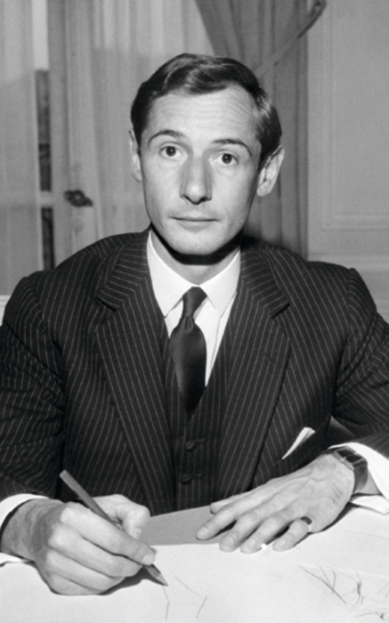 Кутюрье Марк Боан на пресс-конференции 28 сентября 1960 года, после прихода в дом Dior