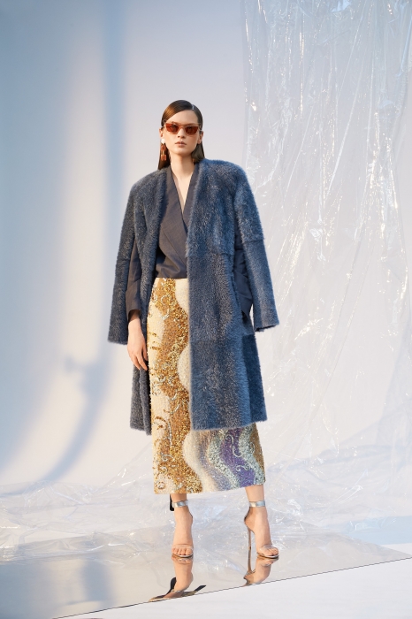 Пальто Celine, жакет Celine, юбка Dries Van Noten, клипсы Marni, очки DITA, босоножки Gianvito Rossi